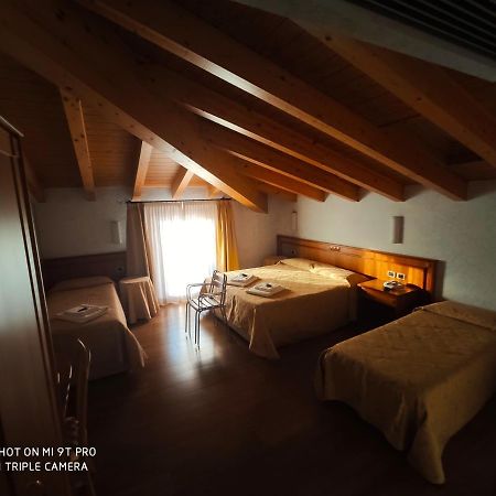 Azzano Holidays B&B Mezzegra エクステリア 写真