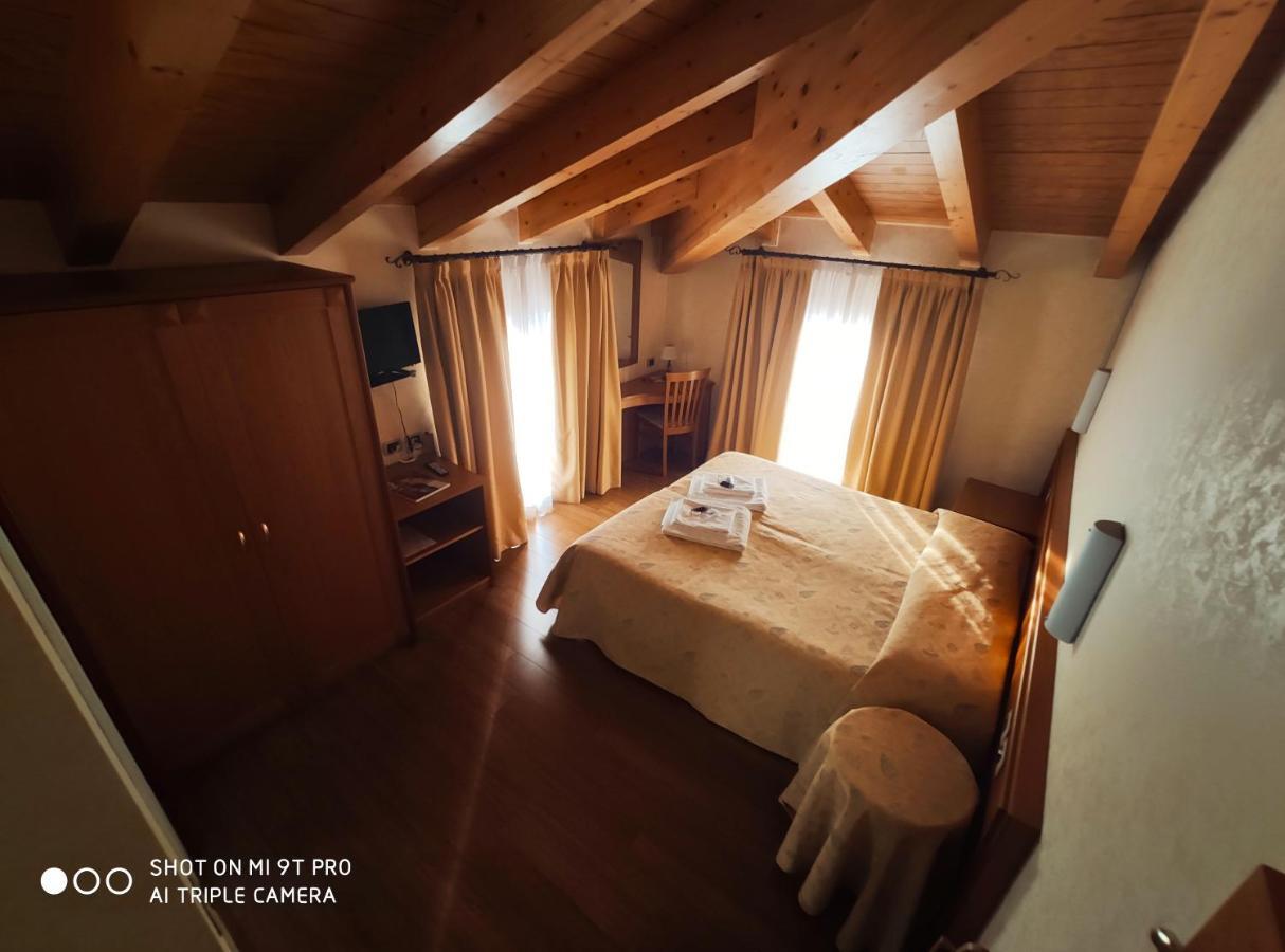 Azzano Holidays B&B Mezzegra エクステリア 写真